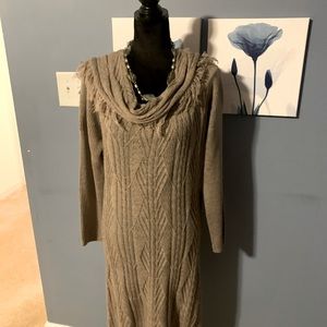 NY&Co Sweater Dress
Tan ( brown) sweater dress. Size XL . NWT